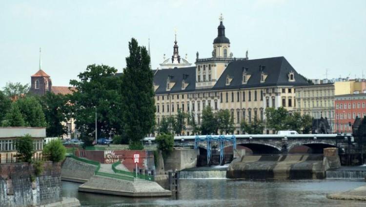 Straż pożarna wyłowiła z Odry zwłoki mężczyzny