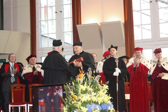 Buzek doktorem honoris causa Politechniki 