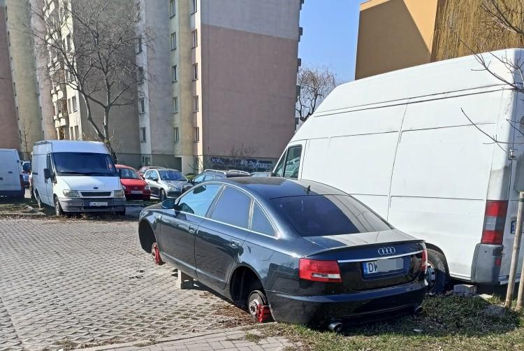 Wrocław: Plaga kradzieży kół samochodowych