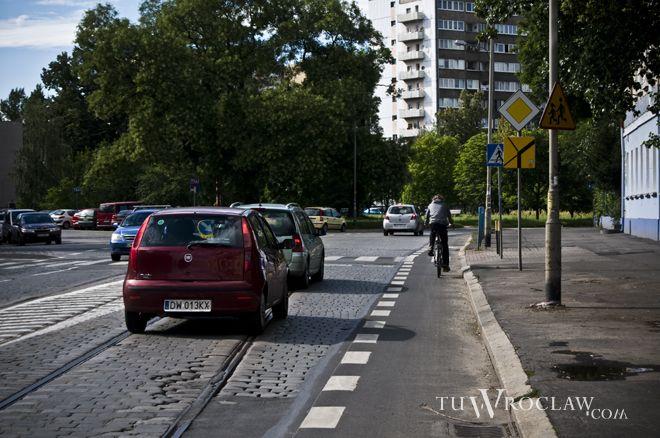 Potrzebne remonty starych pasów rowerowych w zachodnim Wrocławiu [LIST]