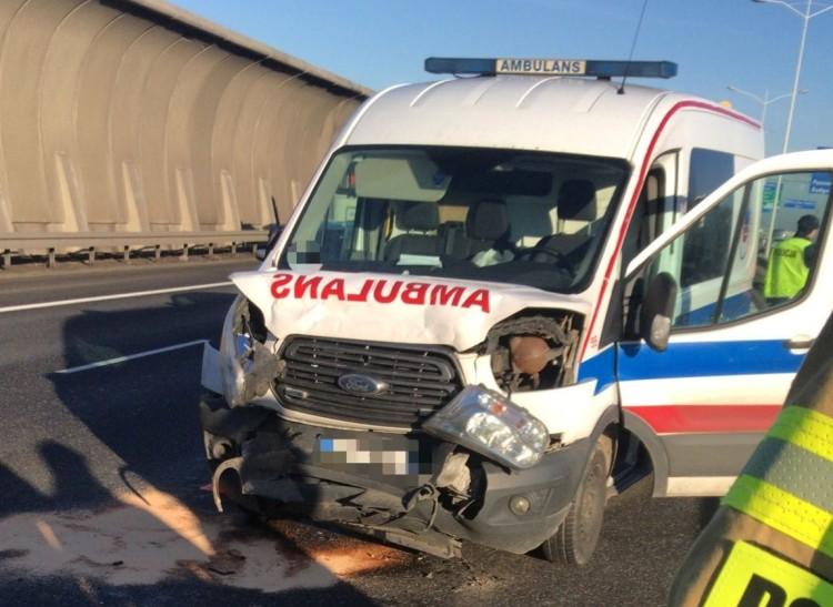 Wrocław: Wypadek na AOW. Zderzyły się trzy auta, w tym karetka pogotowia