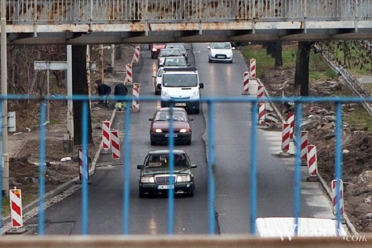 Uspokojenie ruchu, zwężenie jezdni, zakaz postoju. Uwaga na zmiany!
