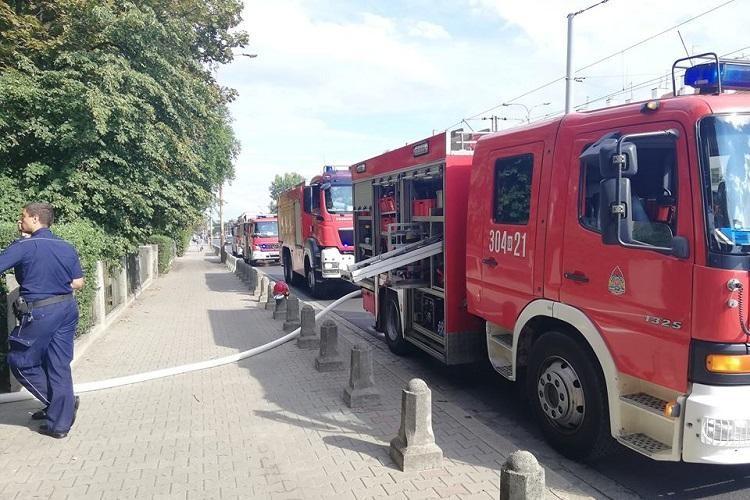 37-latek rozpalił ognisko na klatce schodowej