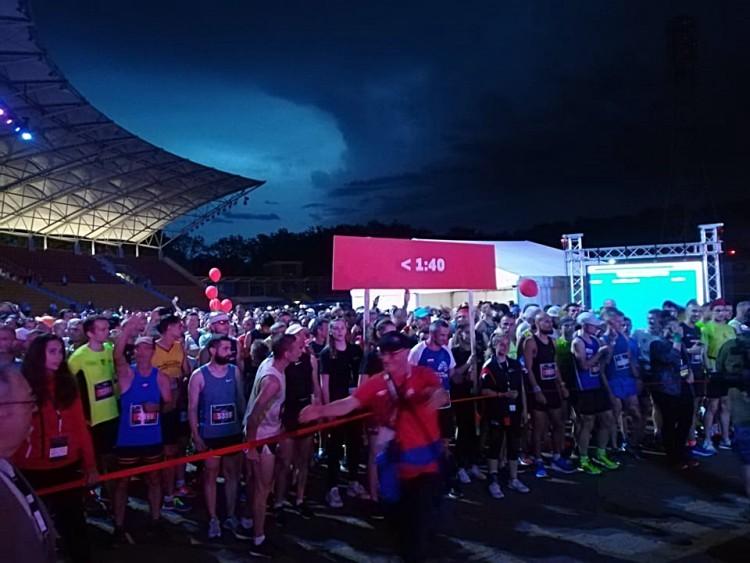 7. PKO Nocny Wrocław Półmaraton. Wygrał Etiopczyk, ale Polacy też wysoko [WIDEO]