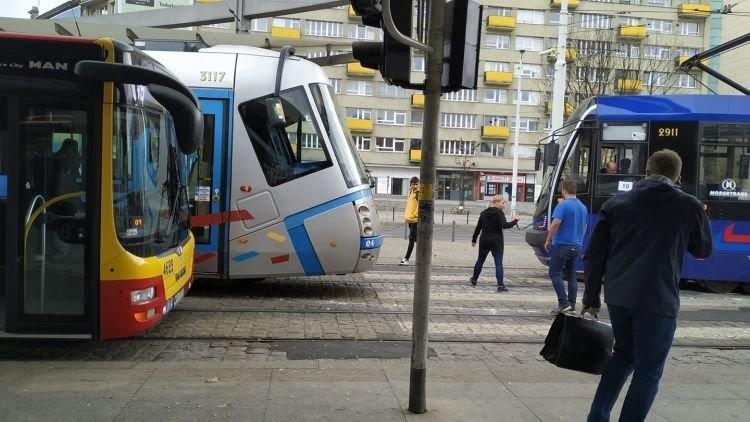 Wrocław: Awantura na Rondzie Reagana. Doszło do szarpaniny na przystanku