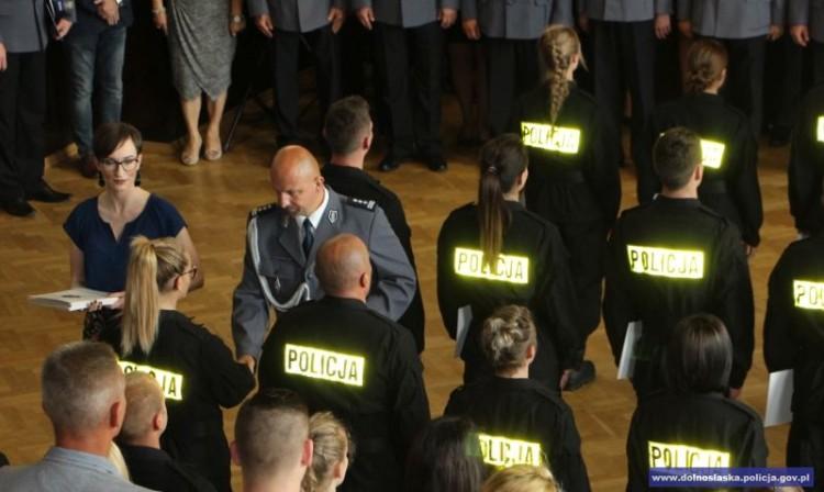Dolny Śląsk ma 48 nowych policjantów i policjantek [ZOBACZ ZDJĘCIA]
