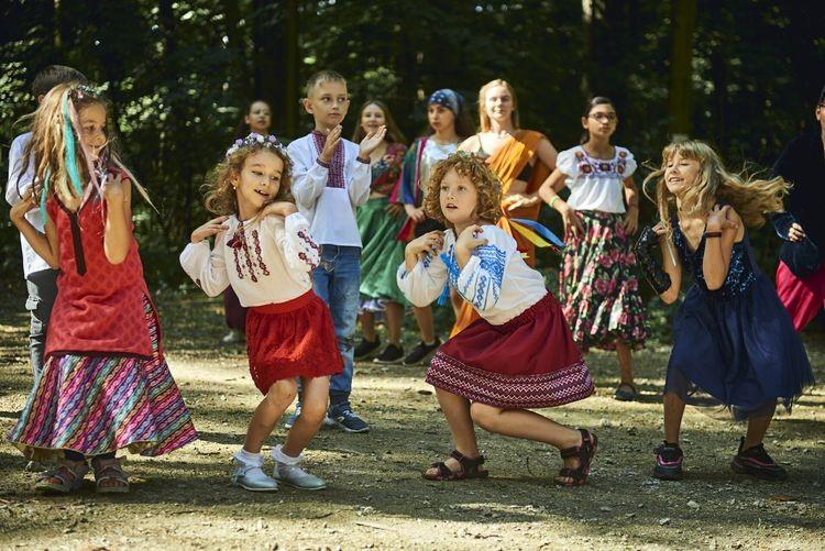 Na pl. Wolności stanie instalacja z plastikowych butelek. Autorstwa odważnych dzieci