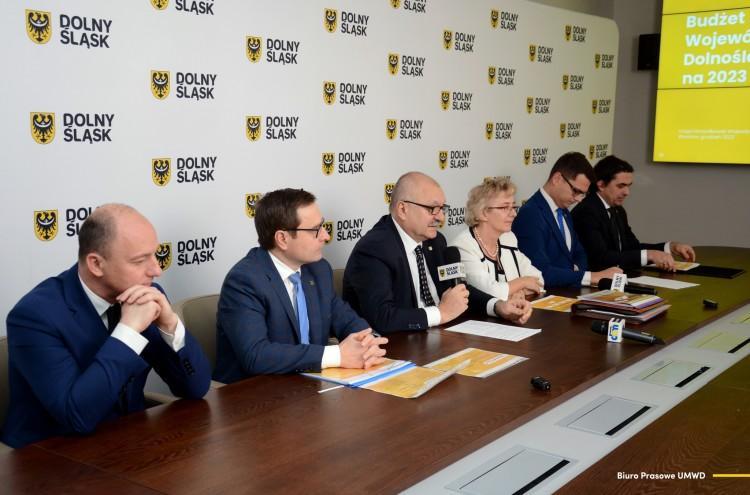 Ponad miliard na kolej i na drogi