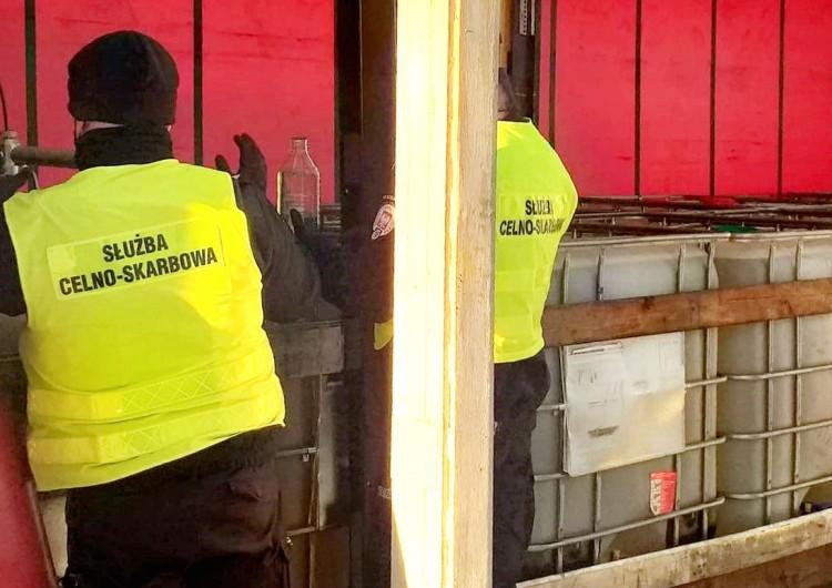Celnicy zatrzymali transport nielegalnego paliwa. Zbiorniki wykryli prześwietleniem RTG