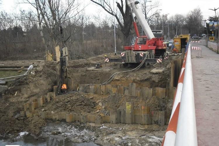 Podpory na powstającym moście Żernickim częściowo gotowe [ZDJĘCIA]