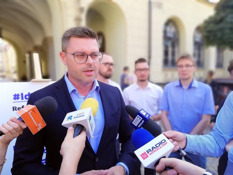 Jerzy Michalak: Sutryk walczy o wolne sądy, my o naprawę dziur w drogach