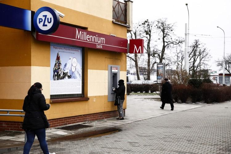 Dwóch mężczyzn napadło na wrocławski bank. Szuka ich policja