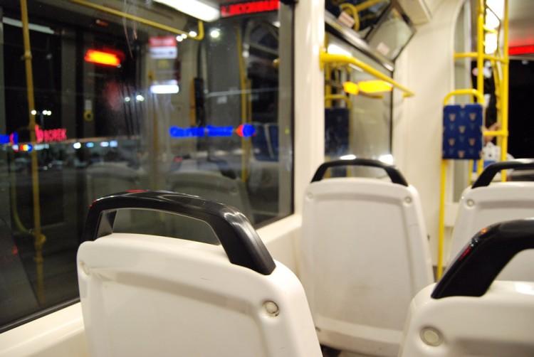 Od tego weekendu zmiany w nocnej komunikacji. Po północy pojedziemy także tramwajem