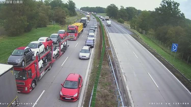 Karambol pięciu ciężarówek na A4. Auta złożyły się w harmonijkę