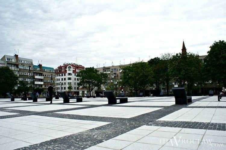 Wrocław: Plac Nowy Targ grzeje betonem. Kiedy więcej zieleni? Nie wiadomo