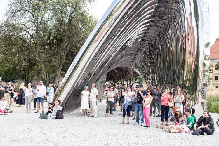 Jazz na wyspie Daliowej. Wrocławianie słuchali muzyki stojąc pod rzeźbą [ZDJĘCIA]