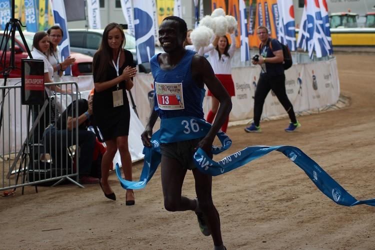 Kenijczyk zwycięzcą 36. PKO Wrocław Maratonu. Rekord trasy nie został pobity [ZDJĘCIA, WIDEO]