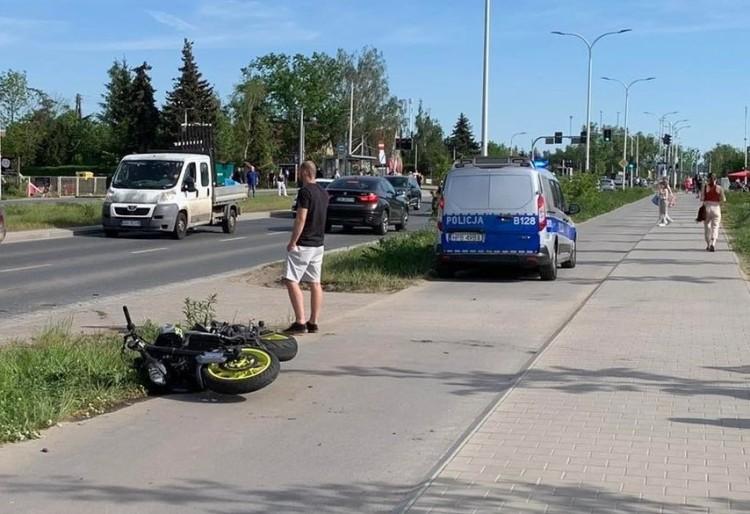 Groźny wypadek na południu Wrocławia. Motocyklista trafił do szpitala
