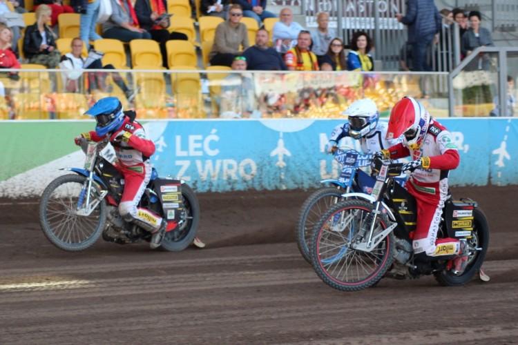 Finał się oddala. Unia Leszno lepsza od Betard Sparty w kuriozalnym meczu [RELACJA]