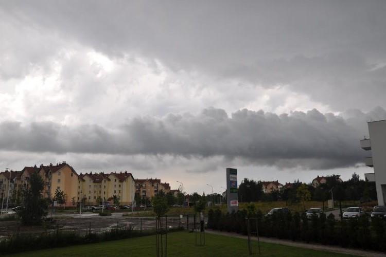 Uwaga, będzie wiało! Do Wrocławia zbliża się porywisty wiatr