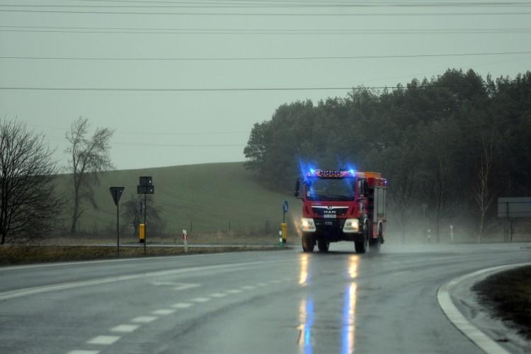 Wypadek na A4. Osobówka zderzyła się z busem, sześć osób rannych