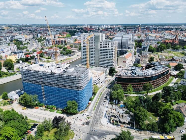 We Wrocławiu powstaje ogromny kompleks biur i mieszkań [ZDJĘCIA]