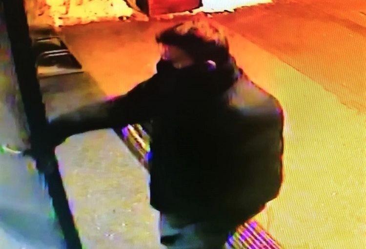 Seria napadów na starsze kobiety. Policja szuka sprawcy rozboju [WIDEO]