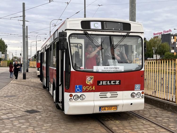 Wrocławianie pożegnali linię autobusową C. Znika od poniedziałku [ZDJĘCIA]