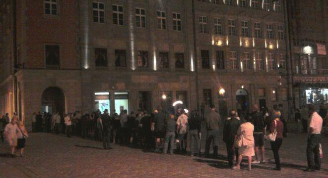Poczta w Rynku: nie hałasować tam w kolejkach, bo wezwiemy policję (uzupełniony)