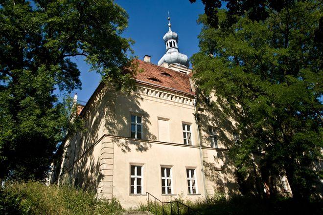 Wrocławska agencja wystawia na sprzedaż dwa zabytkowe dolnośląskie pałace