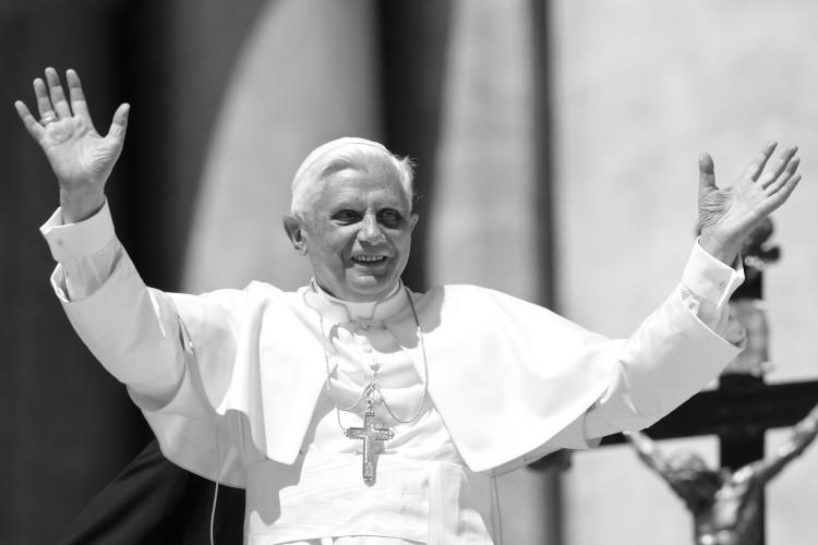 Papież Benedykt XVI nie żyje. Joseph Ratzinger miał 95 lat. Pogrzeb będzie skromny