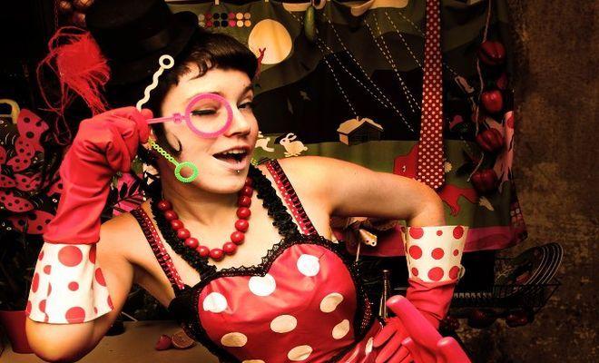 Warsztaty tańca z Hula Hoop i Burlesque na Dzień Kobiet