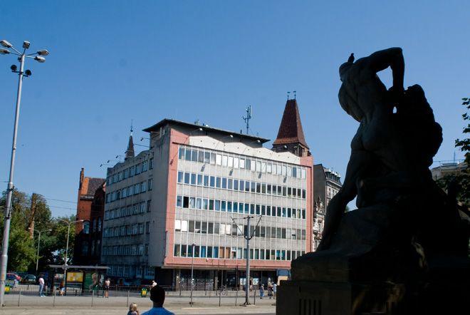 Zmienia się projekt inwestycji na terenie szpitala przy placu Jana Pawła II. Nie zburzą przychodni