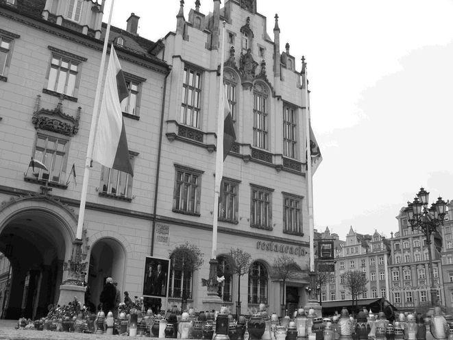 Wrocławscy radni żegnają ofiary tragedii