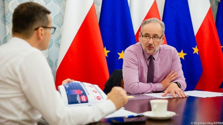 COVID-19: Luzowanie obostrzeń. Koniec z maseczkami, izolacją i kwarantanną