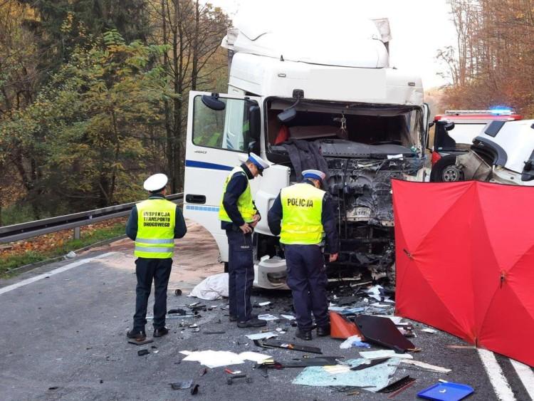 Śmiertelny wypadek na krajowej 8. Droga jest zablokowana