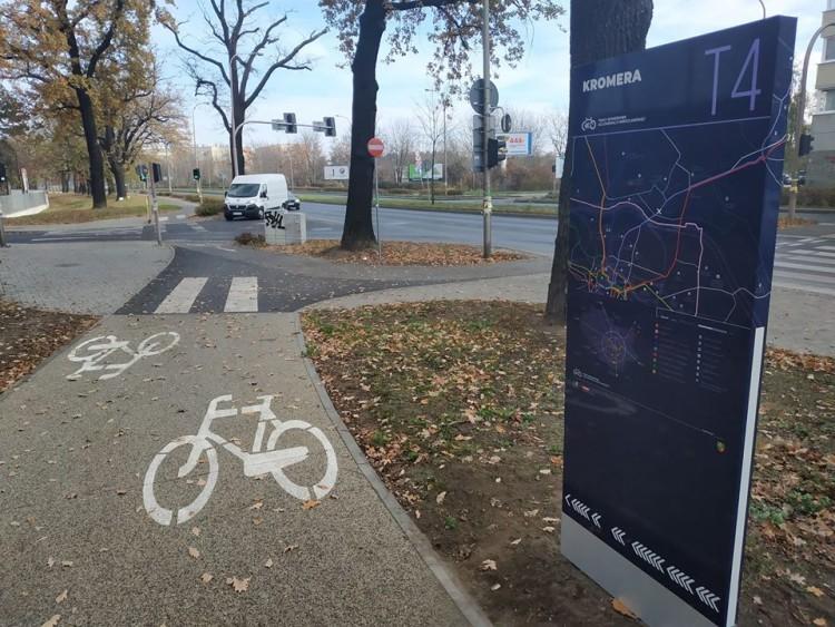 Przy drogach rowerowych stanęło 16 tablic [ZDJĘCIA]