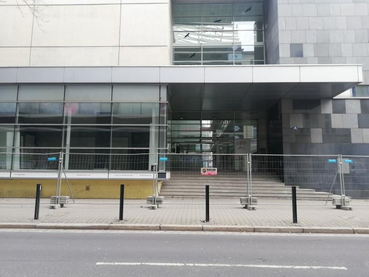 Wrocław: ruszyło wyburzanie galerii handlowej w centrum [ZDJĘCIA]