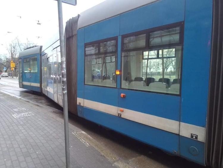 Wrocław: Wykolejenie przy Renomie. Osiem linii kursowało objazdami [ZDJĘCIA]