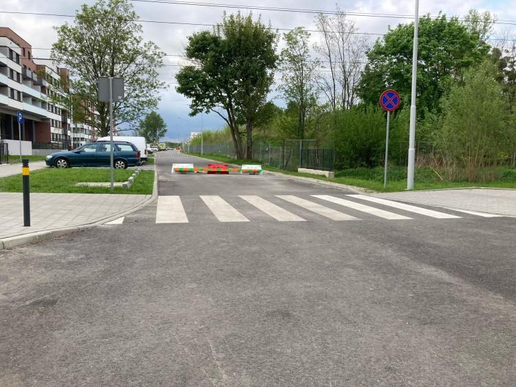 Nowa ulica otwarta z półrocznym opóźnieniem. Ale nie dla kierowców