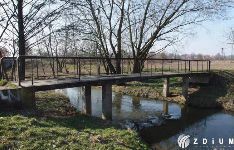 Ruszył remont kładki Pawłowickiej. Utrudnienia dla pieszych i rowerzystow