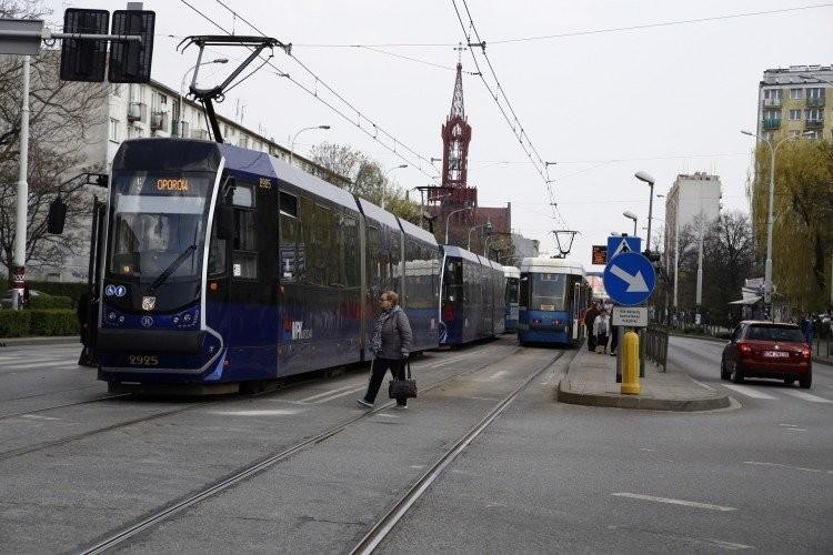 Tramwaje nie jeździły przez ul. Grabiszyńską. Zepsuł się nowy Moderus Gamma
