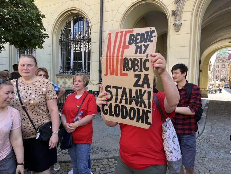 Wrocław: Drugi protest pracowników Domów Pomocy Społecznej. Pójdą pod Ratusz
