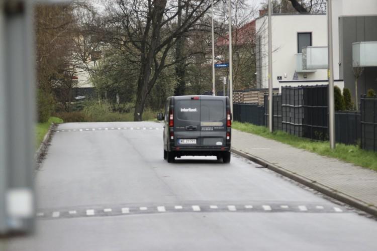 Wrocław: Awantura na Złotnikach. Część mieszkańców chce zamknięcia ulicy dla aut