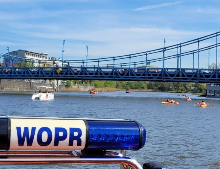 Ratownicy nad Odrą we Wrocławiu. Patrolują rzekę i czuwają nad bezpieczeństwem