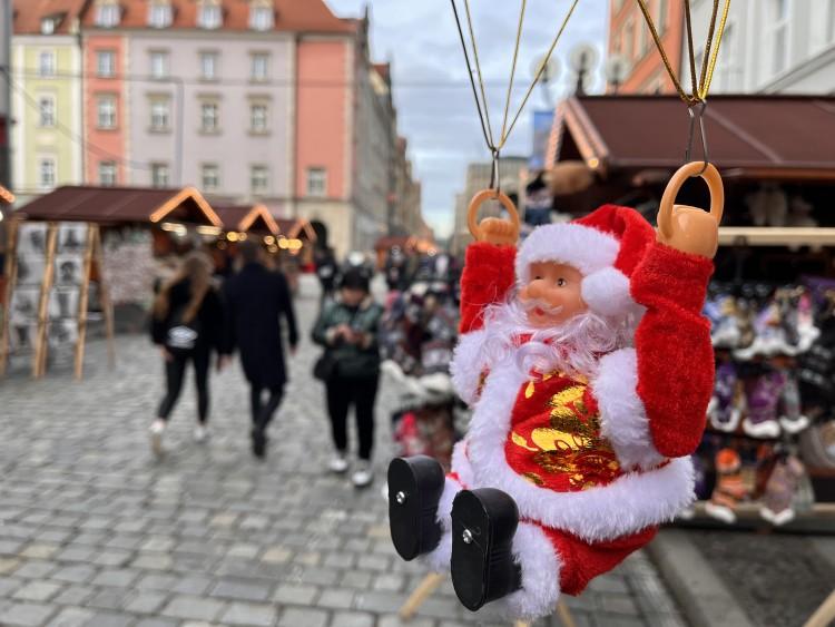 Jarmark Bożonarodzeniowy się kończy. Na stoiskach wyprzedaże