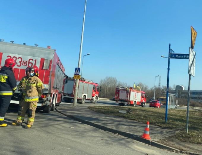 Zagrożenie gazem przy mostach Chrobrego. Straż zablokowała drogę