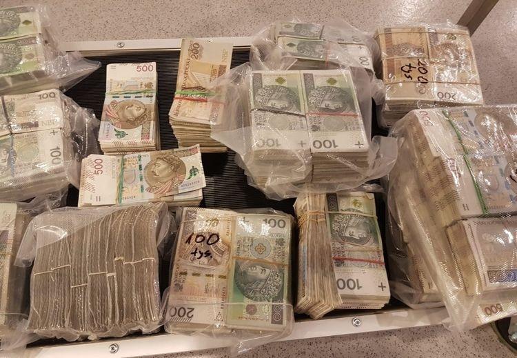 Kilkadziesiąt tysięcy poszkodowanych i straty sięgające 16 mln złotych [ZDJĘCIA]