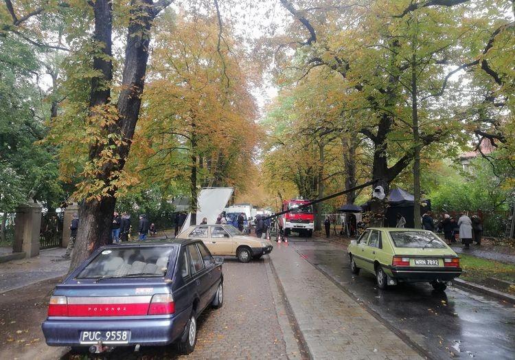 Utrudnienia na Parkowej. Trwają zdjęcia do serialu historycznego [ZDJĘCIA]