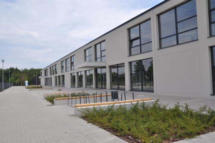 Wypadek na przejściu dla pieszych przy szkole. Potrącone dziecko